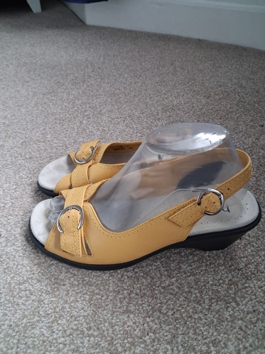 Hotter ocre leather sandals - ocre,
