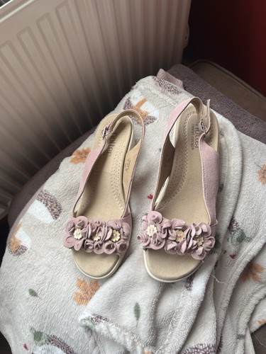 Size hotter pink - small, wedge